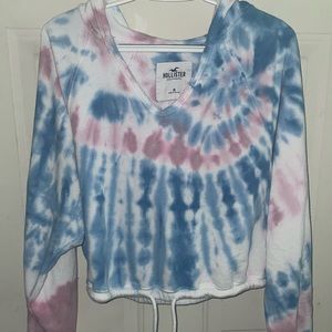 Hollister Cropped Tie Dye V-neck Sweatshirt